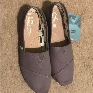TOMS Brand new shoes size 9...never been worn